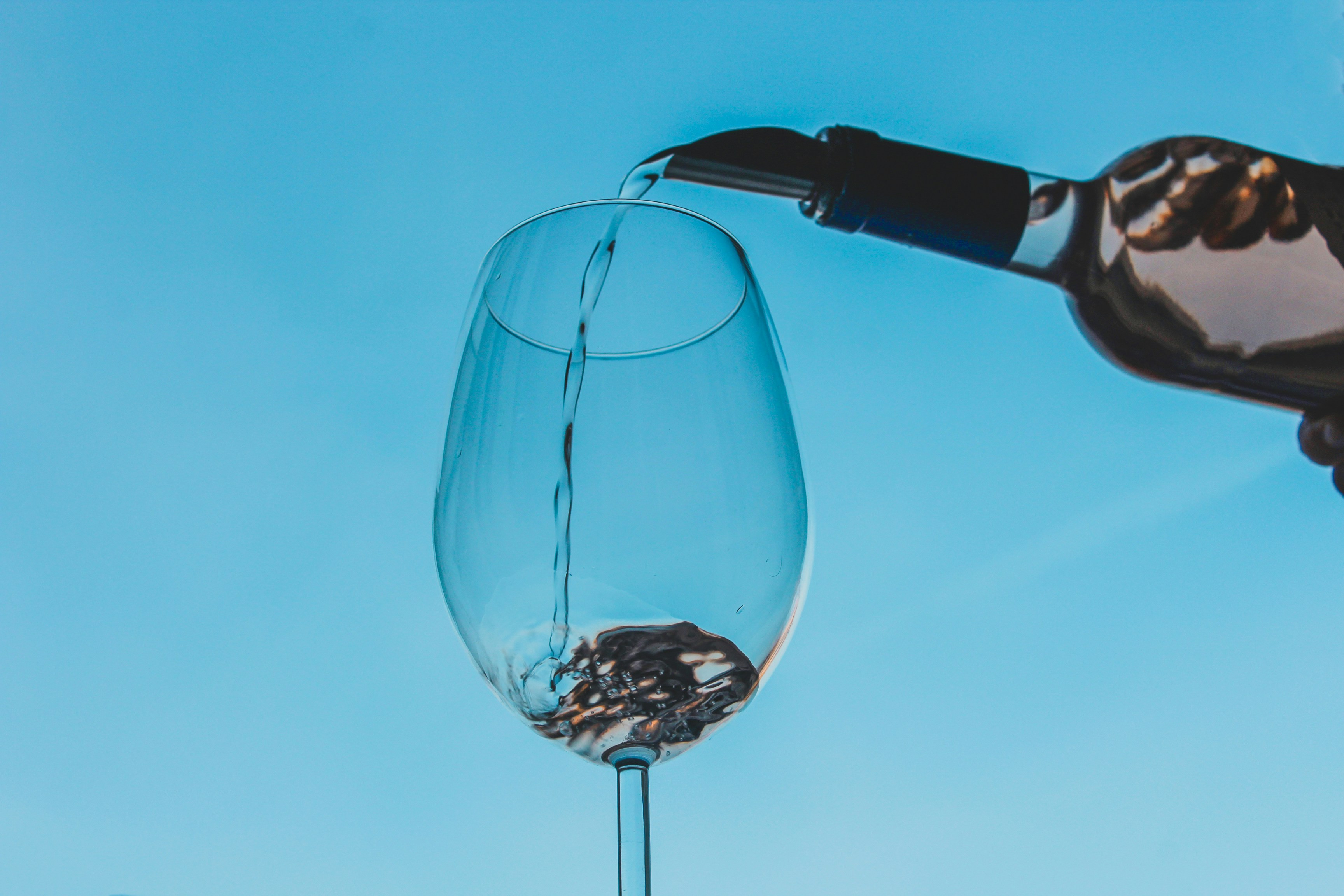 Wine: Decanting versus Aerating?